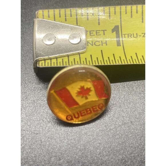 Quebec Canada Flag Lapel Pin Vintage Canadian Province Souvenir - Picture 6 of 11